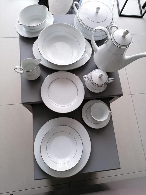 Exclusief servies met echt zilveren rand, Huis en Inrichting, Keuken | Servies, Zo goed als nieuw, Bord(en), Porselein, Ophalen