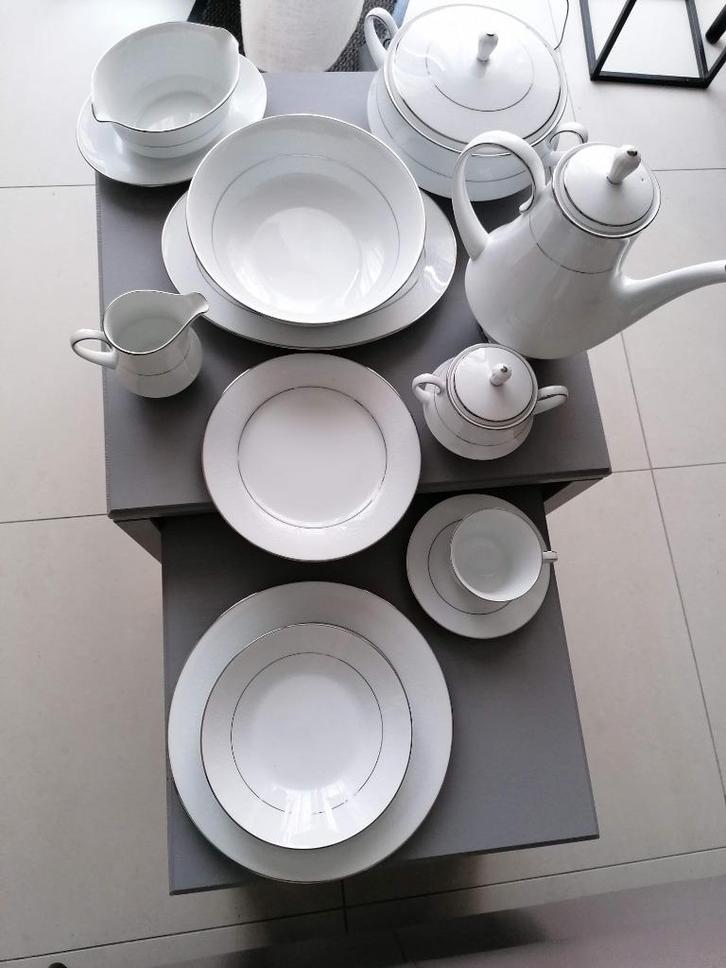 Exclusief servies met echt zilveren rand, Huis en Inrichting, Keuken | Servies, Zo goed als nieuw, Bord(en), Porselein, Ophalen