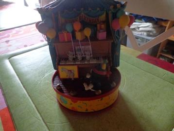 Muziekdoos enesco : poes aan de piano beschikbaar voor biedingen