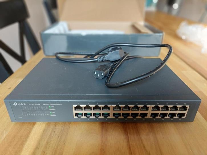 TP LINK 24-port Gigabit TL-SG1024D unmanaged, Computers en Software, Netwerk switches, Gebruikt, Ophalen of Verzenden