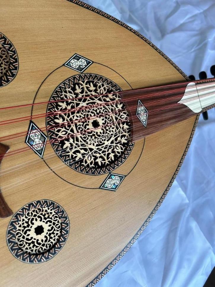 VENDU, voire mes autres ouds/ Arabische ud - Oud arabe pro, Musique & Instruments, Instruments à corde | Guitares | Acoustiques