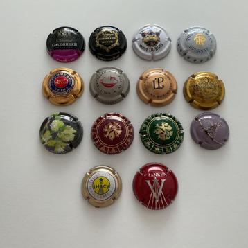 14 champagnecapsules  beschikbaar voor biedingen