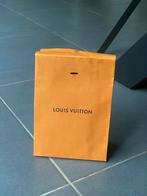 Sac Louis Vuitton + accessoires + sac à poussière, Bijoux, Sacs & Beauté, Montres | Hommes, Comme neuf, Enlèvement ou Envoi
