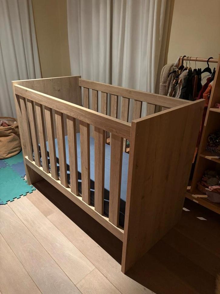 Babybed Dreambaby, Kinderen en Baby's, Kinderkamer | Bedden, Zo goed als nieuw, Minder dan 140 cm, Minder dan 70 cm, Lattenbodem