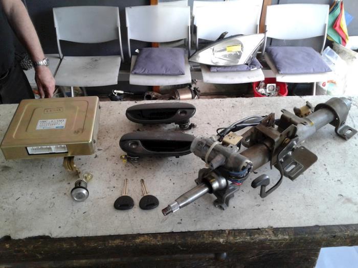 Slotenset van een Hyundai Excel, Auto-onderdelen, Carrosserie, Hyundai, Gebruikt, 3 maanden garantie, Ophalen of Verzenden