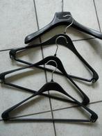 GRATIS af te halen:stevige kleerhangers in harde kunststof, Enlèvement, Comme neuf, Plastique, Adultes