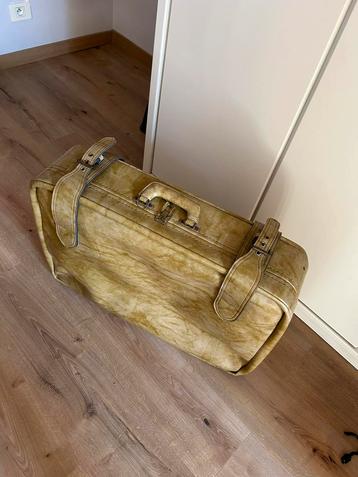 Vintage reiskoffer (decoratief) beschikbaar voor biedingen