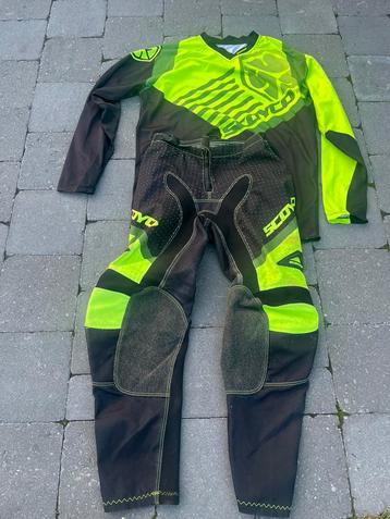 Crosskledij en jerriycan 20 liter beschikbaar voor biedingen