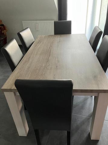Eettafel met 6 stoelen beschikbaar voor biedingen