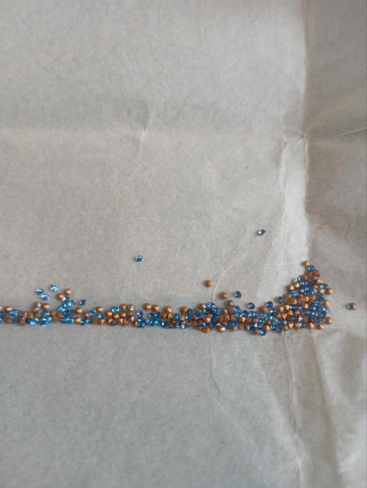 Oude strass-steentjes, Handtassen en Accessoires, Edelstenen, Zo goed als nieuw, Ophalen of Verzenden