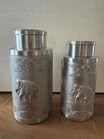 Deux bocaux en étain à décor d'éléphants, Enlèvement, Comme neuf