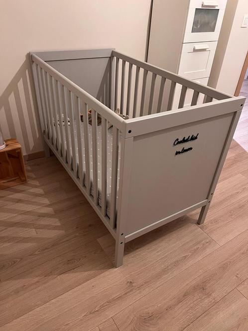 Ikea Sundvik babybed met Aerosleep matras, Kinderen en Baby's, Babywiegjes en Ledikanten, Zo goed als nieuw, Ophalen