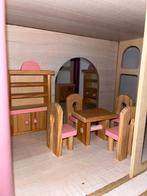 Houten poppenhuis met meubels en poppen, Kinderen en Baby's, Ophalen, Zo goed als nieuw