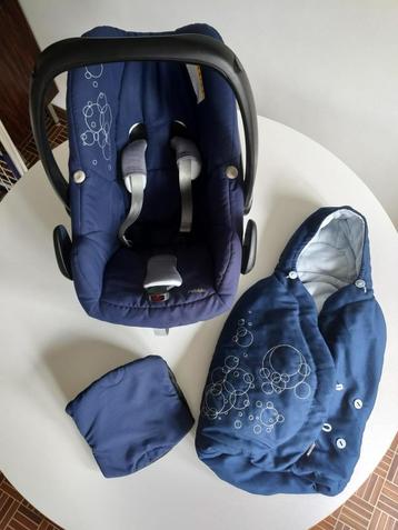 Maxi Cosi Pebble met trappelzak beschikbaar voor biedingen