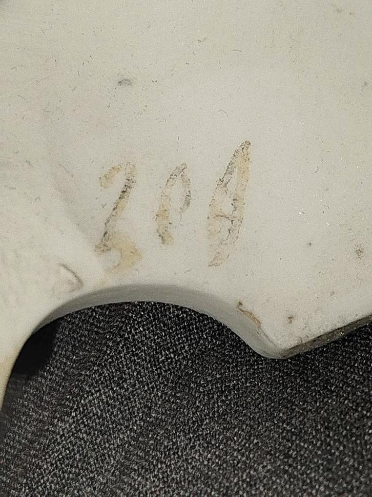 De afbeelding toont een beeldje van Sint-Jozef, een belangri, Antiek en Kunst, Antiek | Porselein, Ophalen of Verzenden