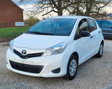 Toyota yaris benzine 1.3 2012 disponible aux enchères