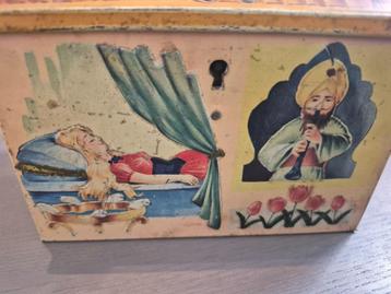 Efteling oud blikken doos beschikbaar voor biedingen