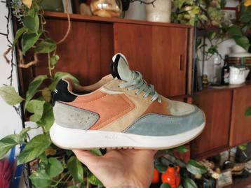 Hoff Sneakers 1x gedragen  beschikbaar voor biedingen