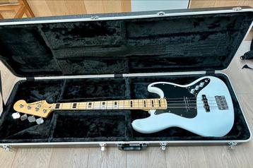 Squier Jazz Bass met koffer