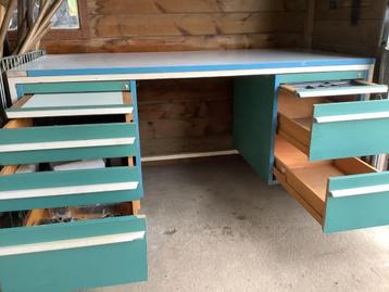Bureau beschikbaar voor biedingen