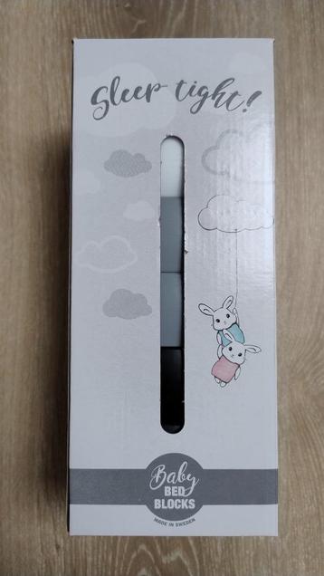 Bed blocks zwart-grijs-wit beschikbaar voor biedingen