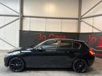 BMW 116i/Navi/Pdc/Cc/Led/18 inc Black/, Auto's, Voorwielaandrijving, Zwart, 5 deurs, https://public.car-pass.be/vhr/e1cdfde9-cc42-4a05-8626-9f6ca7b287b6