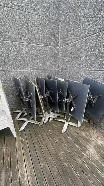 14 Tafels & 60 Stoelen beschikbaar voor biedingen