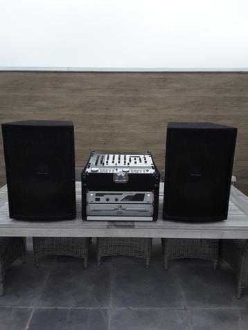 Complete DJ set met speakers - discobar - muziekinstallatie