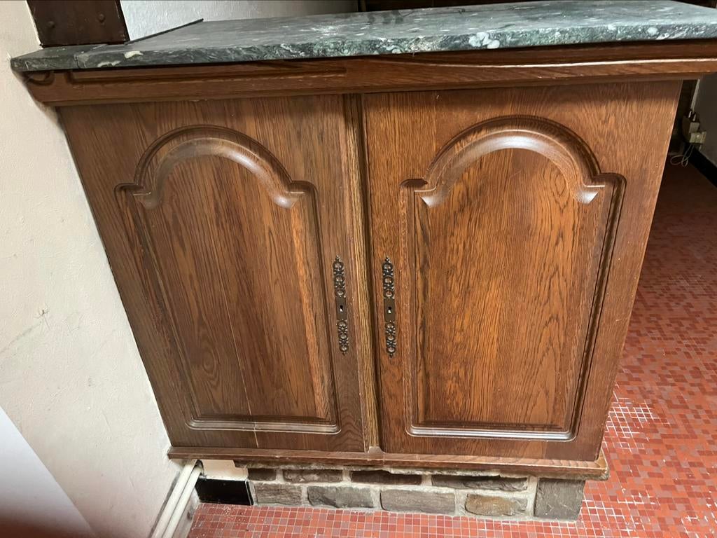 Meuble avec marbre, Enlèvement