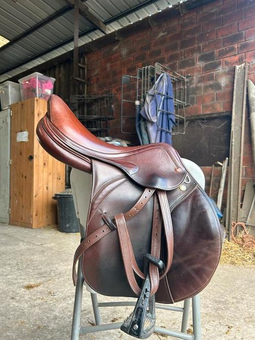 Prestige Spring zadel 17.5 inch, Dieren en Toebehoren, Paarden en Pony's | Zadels, Zo goed als nieuw, Ophalen