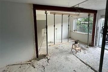Afbreken werken,metal balk plaatsen bij draagmuur. beschikbaar voor biedingen