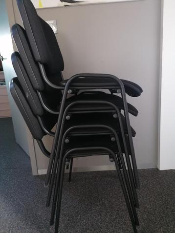 Stoelen  beschikbaar voor biedingen