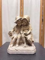 Beeld twee kinderen met vogel, Antiek en Kunst, Curiosa en Brocante, Ophalen