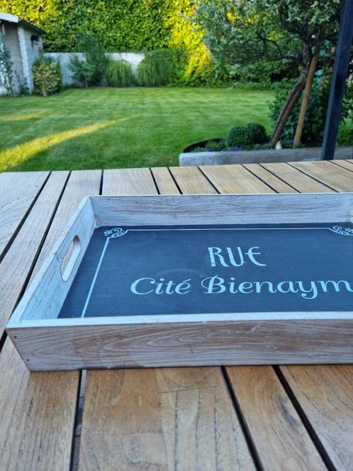Joli plateau en bois naturel blanchi avec le fond en ardoise, Huis en Inrichting, Woonaccessoires | Dienbladen, Gebruikt, Hout