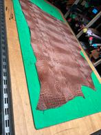 Bruin tuigleer 1,8-2 mm dik half soepel krokodil print  nr 1, Hobby en Vrije tijd, Stoffen en Lappen, Ophalen of Verzenden, Bruin