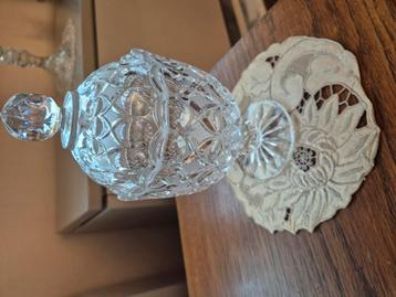Belle bonbonnière en verre, Enlèvement