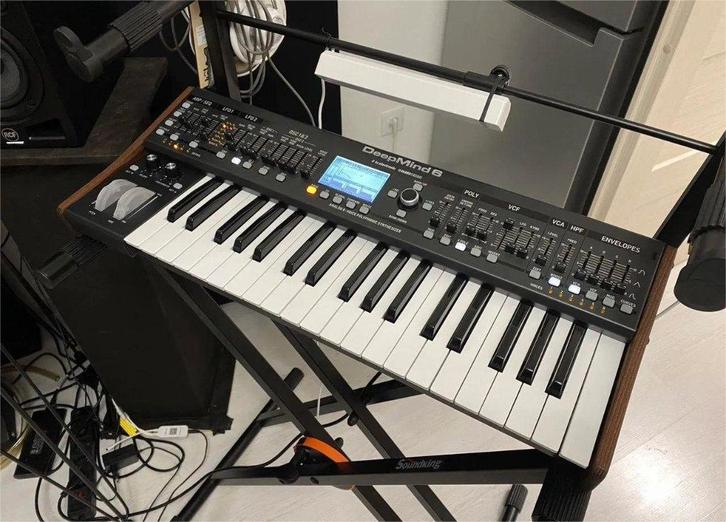 Behringer DeepMind 6 - Analoge Synthesizer, Muziek en Instrumenten, Synthesizers, Gebruikt, Met koffer of flightcase, Met midi-aansluiting