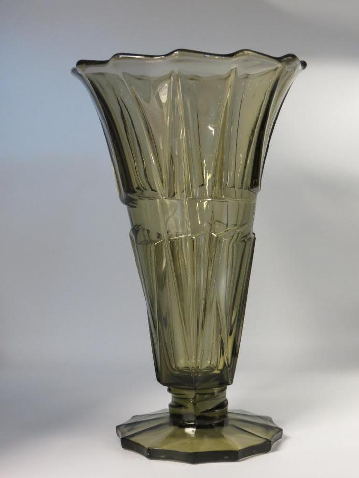Art Deco olijfgroene vaas, Antiek en Kunst, Antiek | Glaswerk en Kristal, Ophalen of Verzenden
