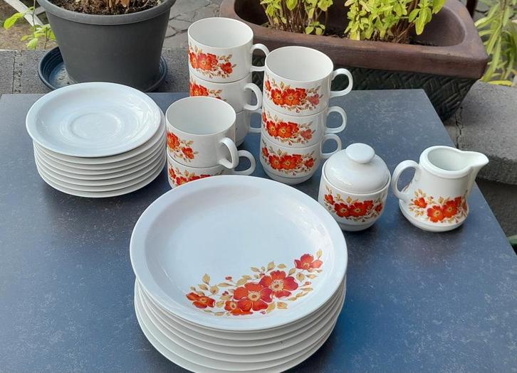 Arcopal borden kop & schotels & suikerpot & melkkannetje, Antiek en Kunst, Antiek | Servies compleet, Ophalen