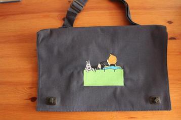 Kuifje     mooie draagzak               nieuw!! beschikbaar voor biedingen