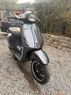 Vespa sprint a klasse, Fietsen en Brommers, Ophalen, Zo goed als nieuw