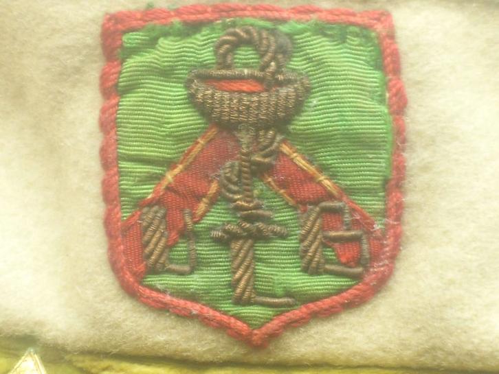 Penne Bruggeman fournisseur breveté ULB écu brodé cannetille, Verzamelen, Militaria | Algemeen, Overige soorten, Helm of Baret