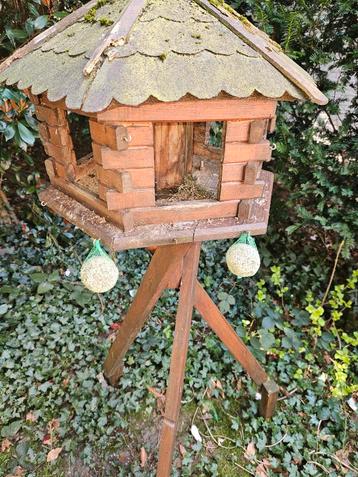 Vogelhuisje voederhuisje beschikbaar voor biedingen
