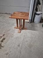 Table en teck, Enlèvement