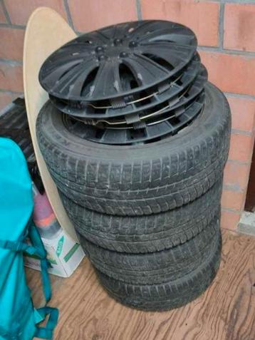 Winterbanden + velgen en wieldoppen beschikbaar voor biedingen