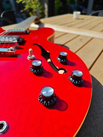 Epiphone ES 335 inspired by Gibson cherry