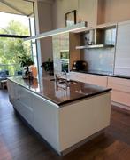 Snaidero keuken met hoogglans kasten en granieten werkblad, Huis en Inrichting, Ophalen, Wit, Zo goed als nieuw, Met kookeiland