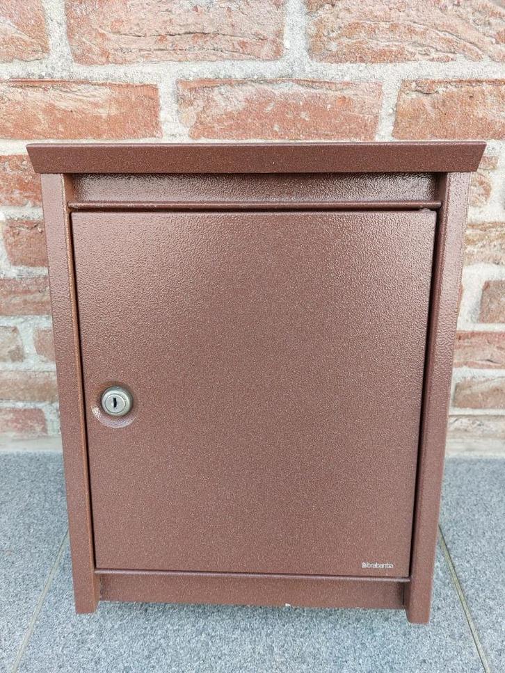 Brievenbus Brabantia - brons/bruin - met sleuteltje, Tuin en Terras, Brievenbussen, Zo goed als nieuw, Wandbrievenbus, Staal, Ophalen