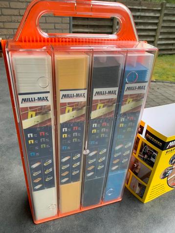Milli-Max dispenser dispenser met uitvulblokjes gevuld. beschikbaar voor biedingen