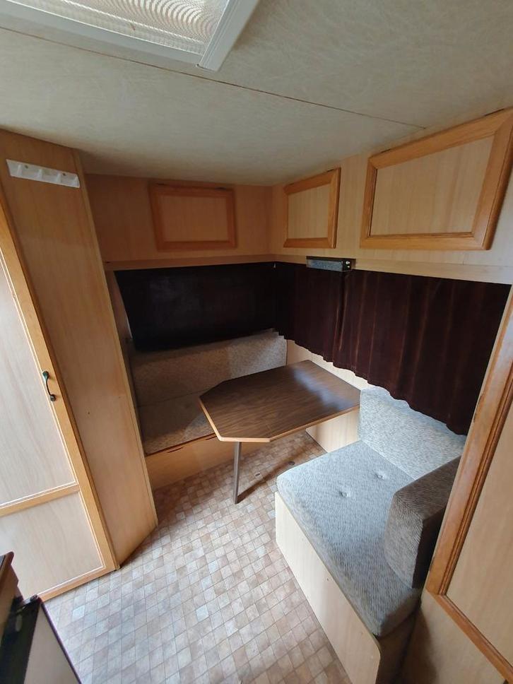 Nette retro caravan met 4 slaapplaatsen -750kg!, Caravans en Kamperen, Caravans, Particulier, tot en met 4, 500 - 750 kg, Standaardzit
